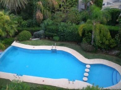 Apartamento con 2 dormitorios se vende en Marbella, Costa del Sol