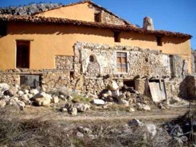 Casa en venta en Aliaga, Teruel