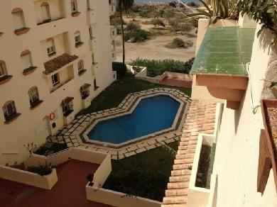 Apartamento con 2 dormitorios se vende en Estepona, Costa del Sol