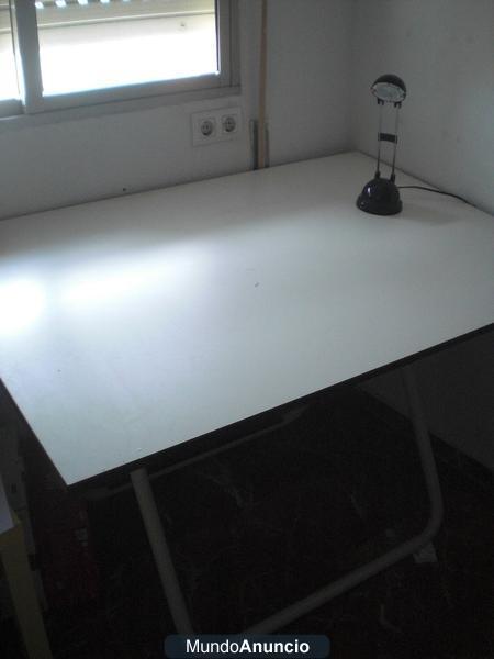 Se vende mesa de dibujo,estanteria y planero