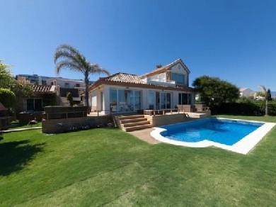 Chalet con 4 dormitorios se vende en Manilva, Costa del Sol