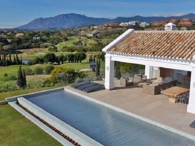 Chalet con 5 dormitorios se vende en Estepona, Costa del Sol