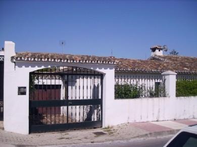 Chalet con 5 dormitorios se vende en Marbella, Costa del Sol