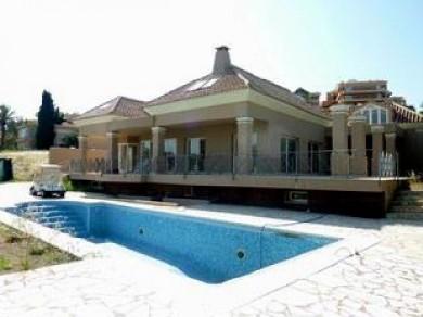 Chalet con 6 dormitorios se vende en Marbella, Costa del Sol