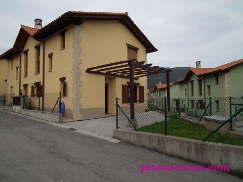 Venta de casa en Venta De Casa Chalet Pareado Con Jardin En Pesués, Pesues (Cantabria)