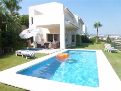 Chalet con 4 dormitorios se vende en Benahavis, Costa del Sol