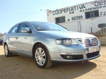 VOLKSWAGEN PASSAT 2.0TDI HIGHLINE - Badajoz