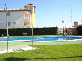 Apartamento : 4/4 personas - piscina - torrevieja  alicante (provincia de)  comunidad valenciana  espana