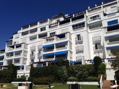 Apartamento con 2 dormitorios se vende en Marbella, Costa del Sol