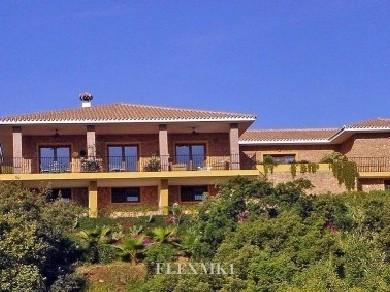 Chalet con 3 dormitorios se vende en Marbella, Costa del Sol