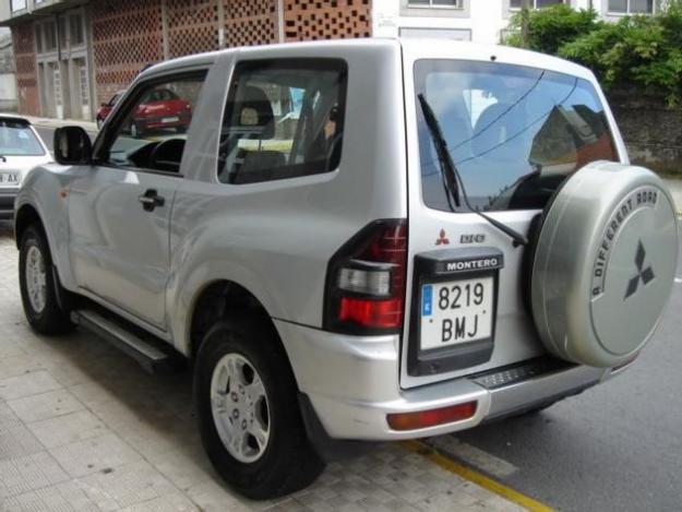 Venta de coche Mitsubishi MONTERO 3.2 DID GLX '01 en Pobra Do Caramiñal