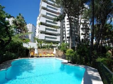 Apartamento con 3 dormitorios se vende en Marbella, Costa del Sol