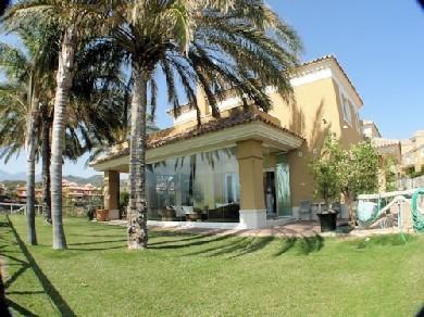 Chalet con 6 dormitorios se vende en Marbella, Costa del Sol