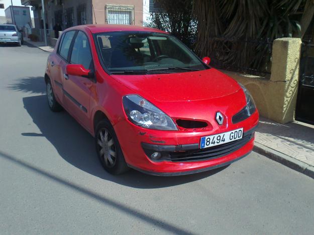 Vendo renault  clio practicamente sin usar