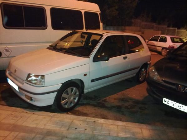 RENAULT CLIO 1.2 i  POR SOLO 1200 EUROS