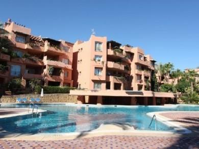 Apartamento con 2 dormitorios se vende en Marbella, Costa del Sol