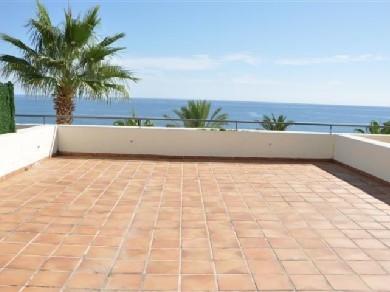 Apartamento con 2 dormitorios se vende en Estepona, Costa del Sol