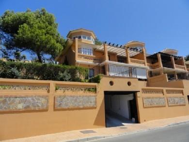 Chalet con 3 dormitorios se vende en Marbella, Costa del Sol