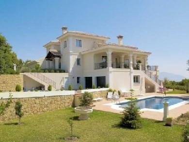 Chalet con 5 dormitorios se vende en Marbella, Costa del Sol