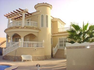 Chalet con 4 dormitorios se vende en La Marina, Costa Blanca