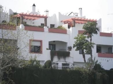 Apartamento con 2 dormitorios se vende en Estepona, Costa del Sol