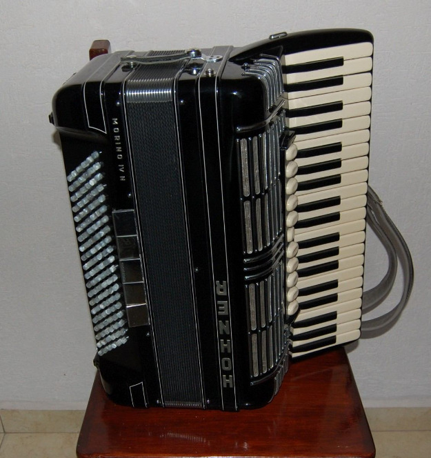 Acordeon Hohner Morino Iv N