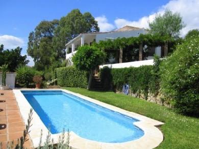 Chalet con 6 dormitorios se vende en Marbella, Costa del Sol