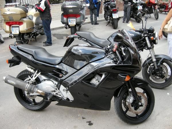 VENDO  HONDA CBR 600-F