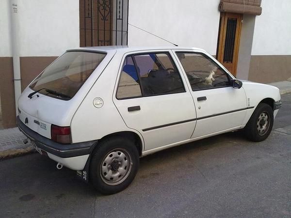 peugeot 205 muy bueno