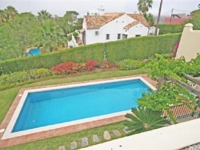 Chalet con 5 dormitorios se vende en Estepona, Costa del Sol