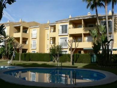 Apartamento con 2 dormitorios se vende en Marbella, Costa del Sol