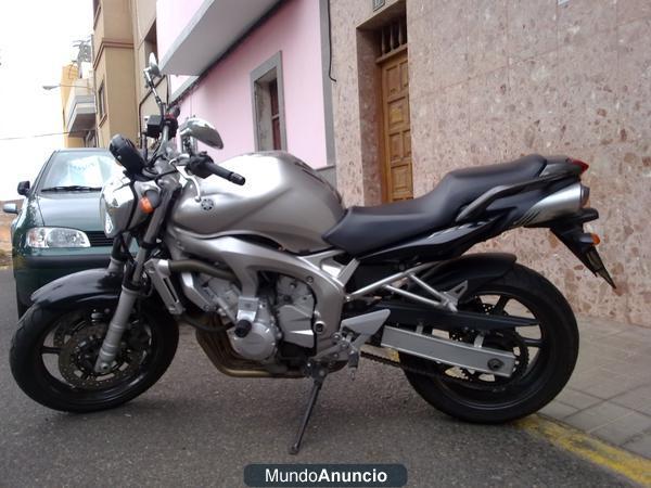 SE BENDE PRECIOSA MOTO YAMAHAFZ600 COLOR GRIS