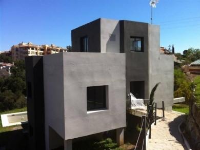 Chalet con 5 dormitorios se vende en Marbella, Costa del Sol