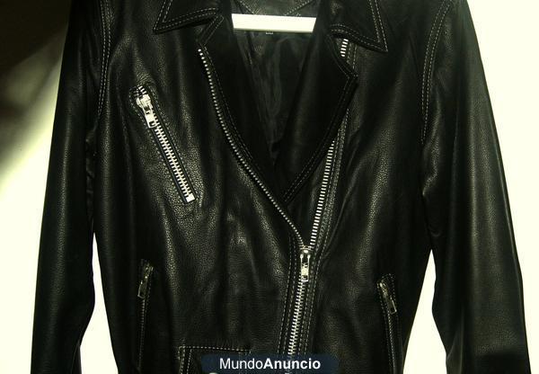 CHAQUETA DE CUERO CRUZADA