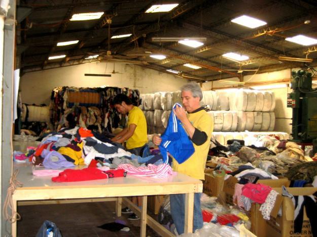 Venta de ropa de segundamano (usada) de la primera calidad por kilo (con factura) en Españ