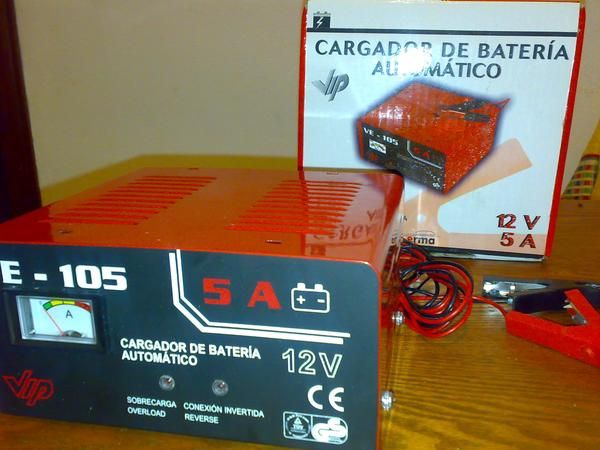 CARGADOR DE BATERIAS DE COCHE  12 V , 5 AMP.