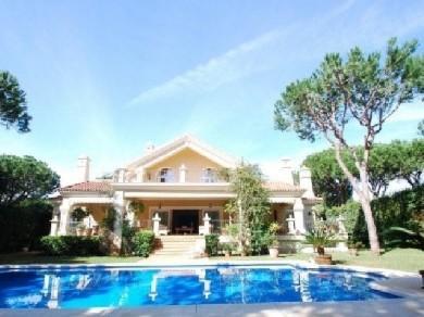 Chalet con 7 dormitorios se vende en Marbella, Costa del Sol