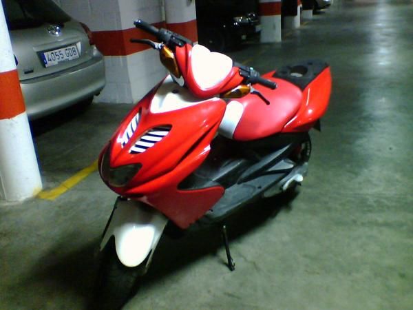 Se vende o cambio llamaha aerox R 2006