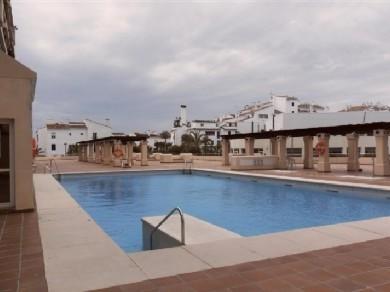 Apartamento con 2 dormitorios se vende en Marbella, Costa del Sol