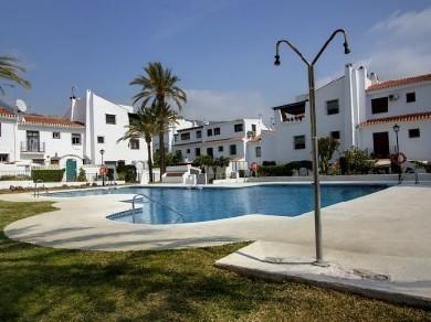 Apartamento con 3 dormitorios se vende en Marbella, Costa del Sol