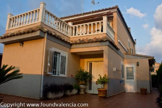 4 Dormitorio Chalet En Venta en Torrent, Valencia