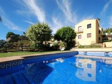 Apartamento con 4 dormitorios se vende en Benahavis, Costa del Sol