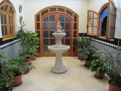 Chalet con 4 dormitorios se vende en Marbella, Costa del Sol