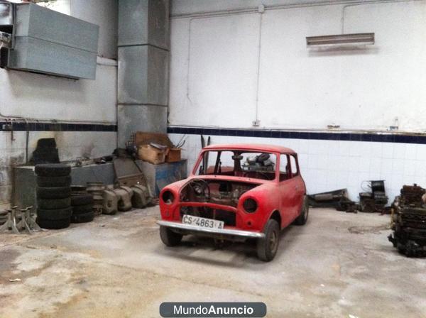 carroceria de mini con 4 motores y mas de 1000 piezas de recambio