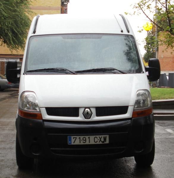 Se vende Renault Master 2.5 dCi 35 MS, año 2004,138000 km,120 CV