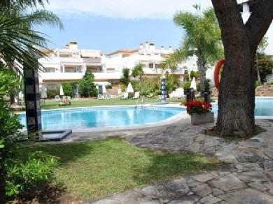 Apartamento con 2 dormitorios se vende en Marbella, Costa del Sol