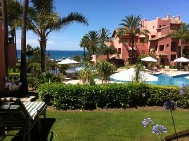 Apartamento con 2 dormitorios se vende en Estepona, Costa del Sol