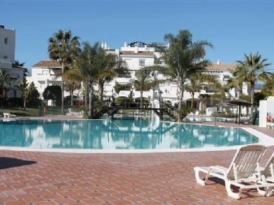 Apartamento con 3 dormitorios se vende en Marbella, Costa del Sol