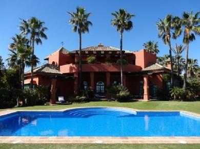 Chalet con 4 dormitorios se vende en Benahavis, Costa del Sol