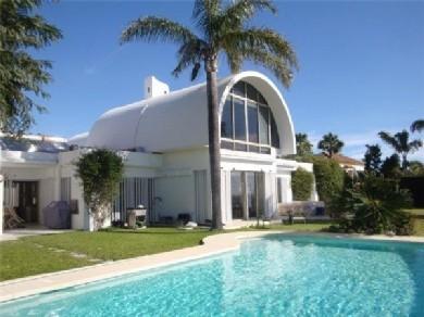 Chalet con 5 dormitorios se vende en Estepona, Costa del Sol